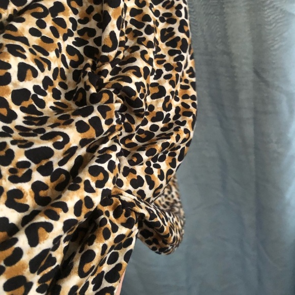 Warehouse One 2x  Brown/ tan ruched sides- 23” pit to pit. New or like new - Picture 3 of 6